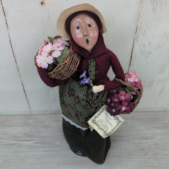 Byers’ Choice Caroler Woman Flower Vendor w/Baskets Cries of London 1994 - Picture 1 of 6